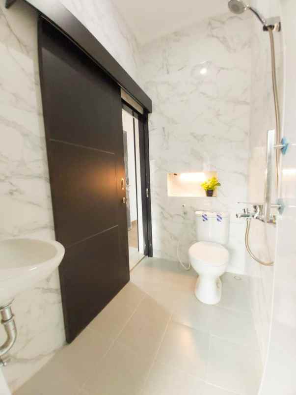 rumah baru 2 lt lokasi strategis jatiasih bekasi