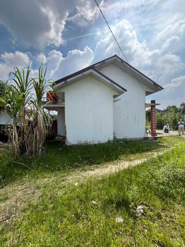 rumah dan tanah luas jl cipta karya hanya 340 juta