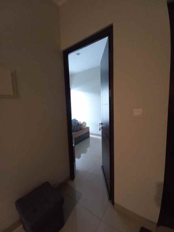 rumah dekat mall di cluster burgundy summarecon bekasi