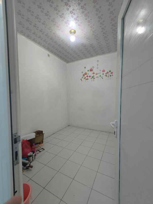 rumah hook di puri anggrek dekat terminal pakupatan