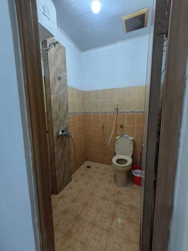 rumah hook di puri anggrek dekat terminal pakupatan