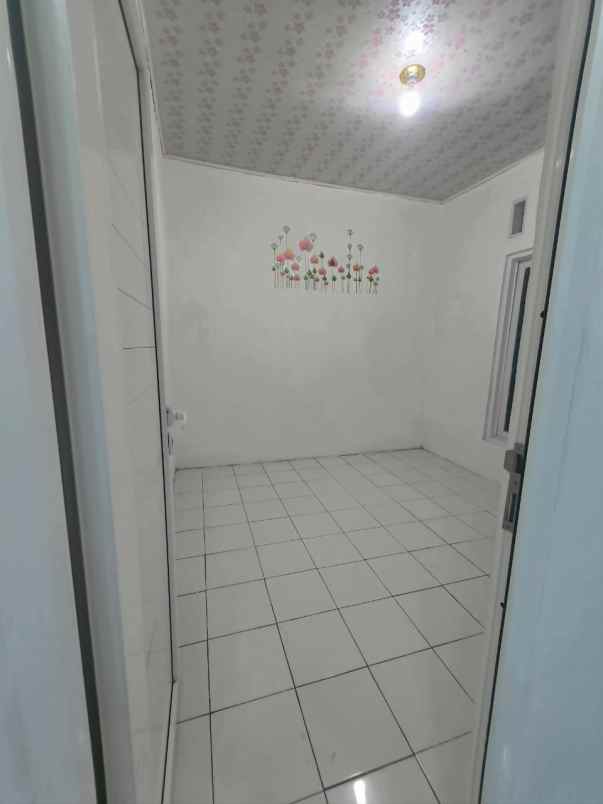 rumah hook di puri anggrek dekat terminal pakupatan