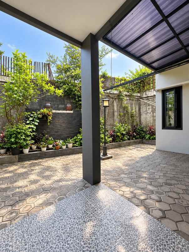 rumah hook luas di cipayung jakarta timur dekat tol