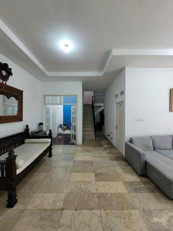 rumah hook pinggir jalan area pondok karya