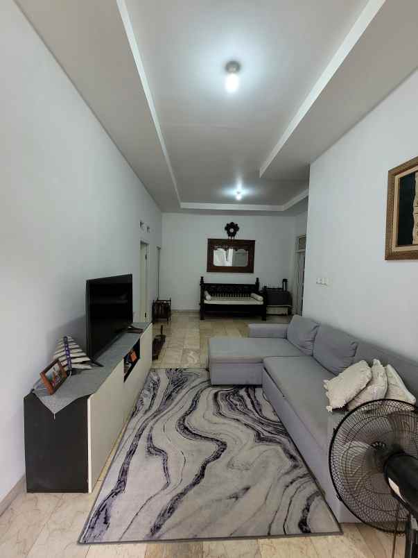 rumah hook pinggir jalan area pondok karya