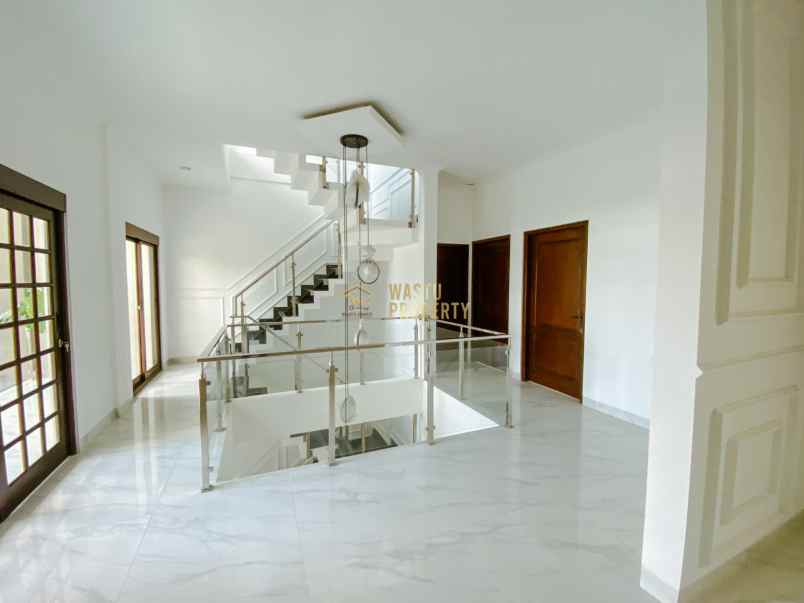 rumah keluarga luas elegan 5 kt 4 km lokasi premium