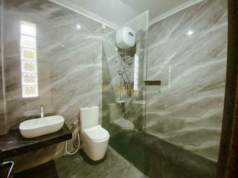 rumah keluarga luas elegan 5 kt 4 km lokasi premium