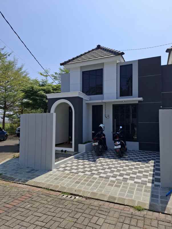 rumah klasik modern lokasi dekat exit tol malang