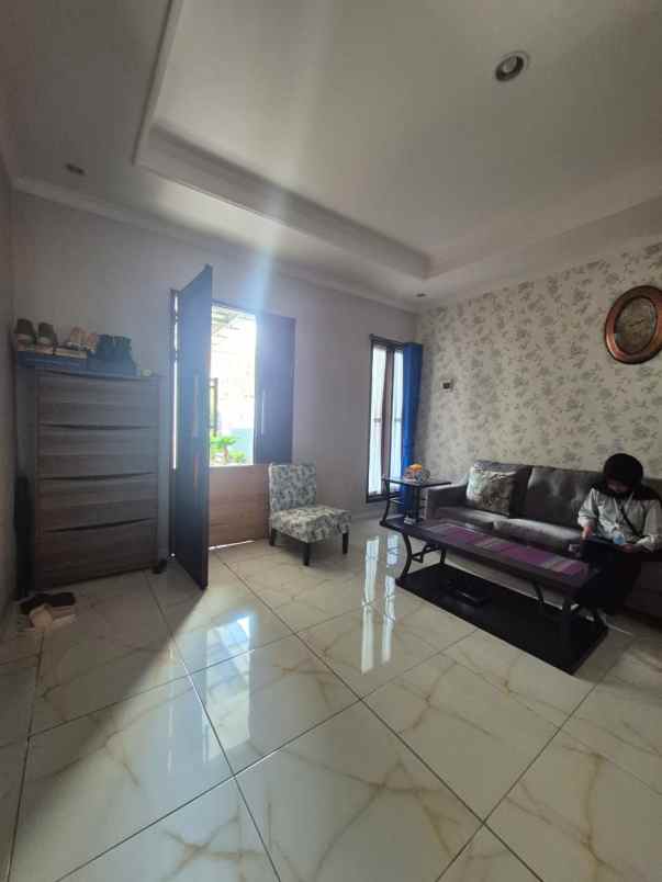 rumah komplek setiabudi ada taman depan full furnished