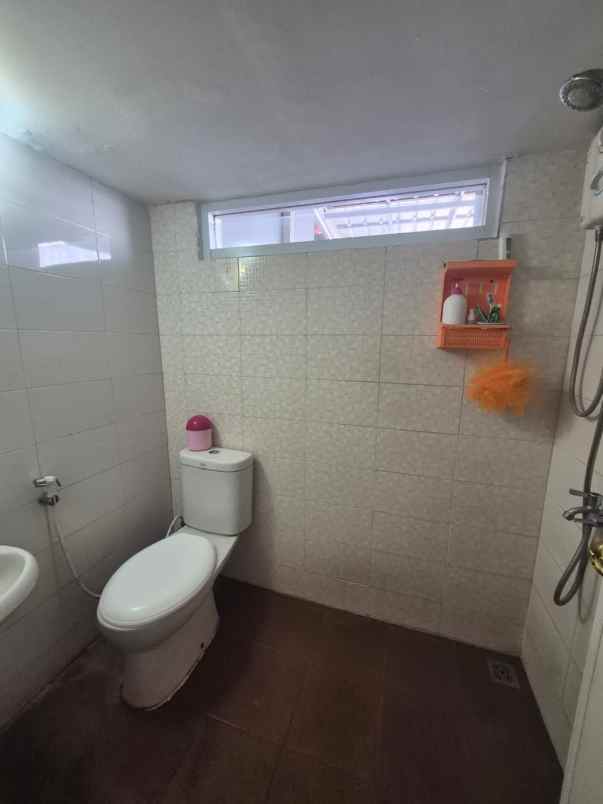 rumah komplek setiabudi ada taman depan full furnished