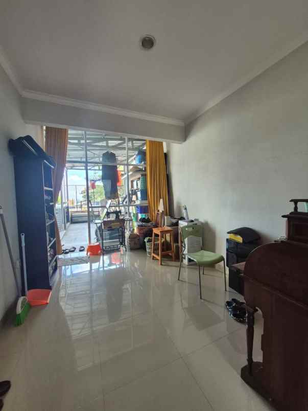 rumah komplek setiabudi ada taman depan full furnished