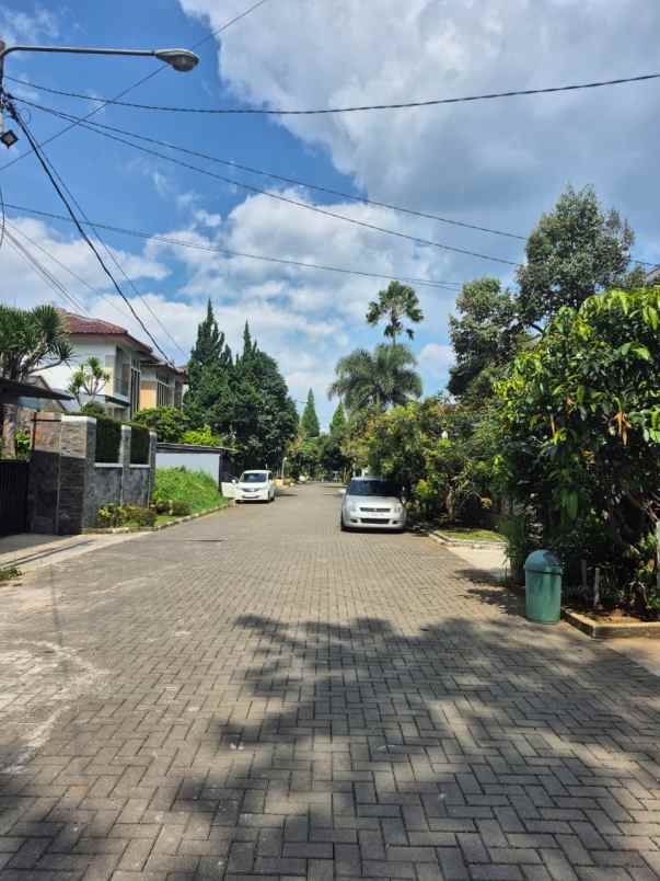 rumah komplek setiabudi ada taman depan full furnished