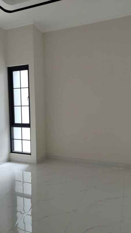 rumah kotak gress di jln utama manyar one gate sistem