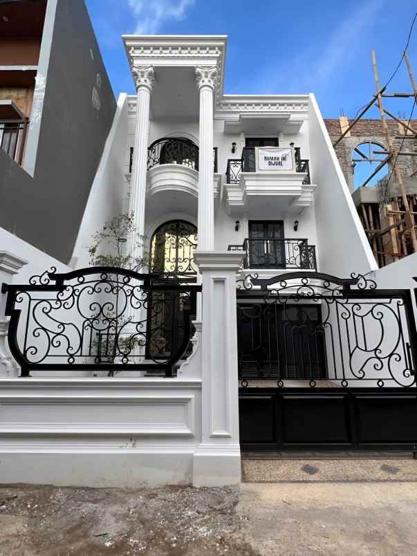 rumah mewah american classic di jagakarsa jaksel