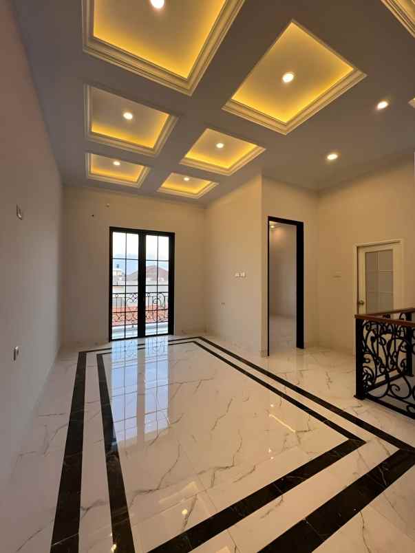 rumah mewah american classic di jagakarsa jaksel