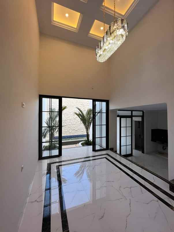 rumah mewah american classic di jagakarsa jaksel