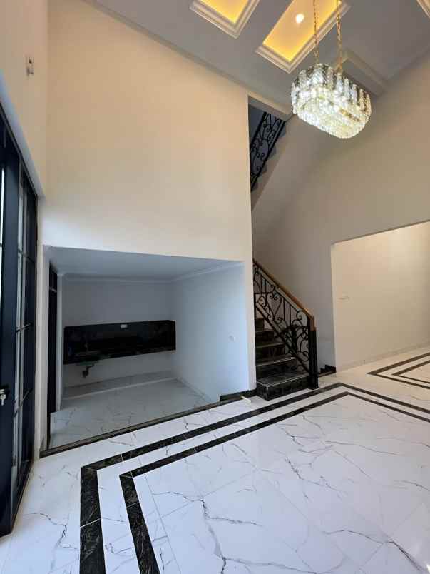 rumah mewah american classic di jagakarsa jaksel