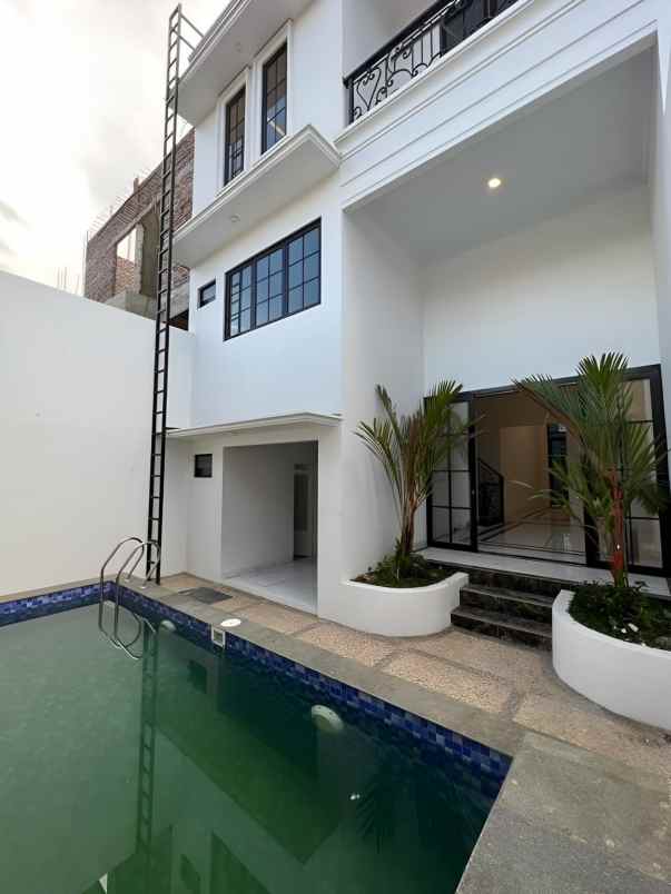 rumah mewah american classic di jagakarsa jaksel