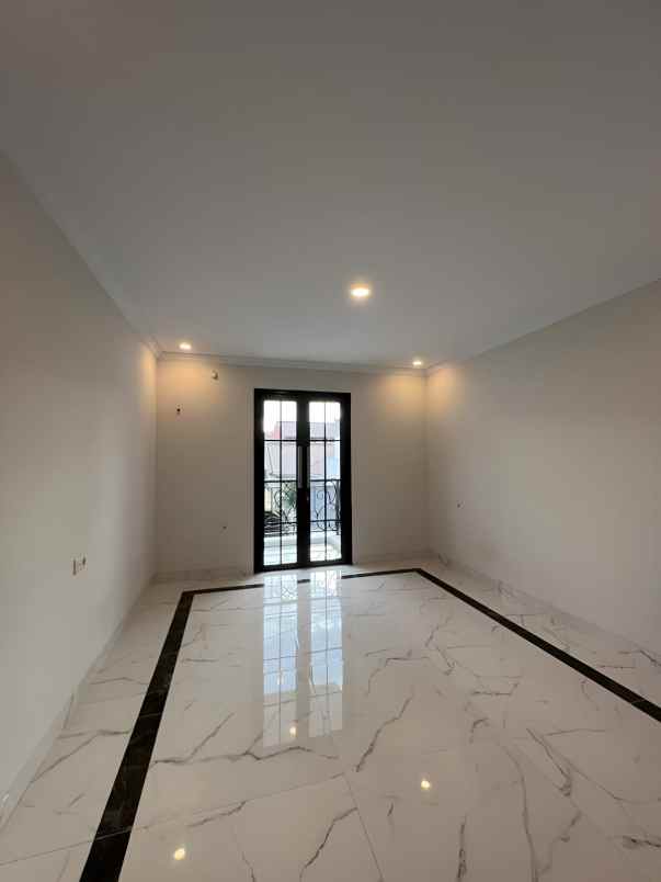 rumah mewah american classic di jagakarsa jaksel