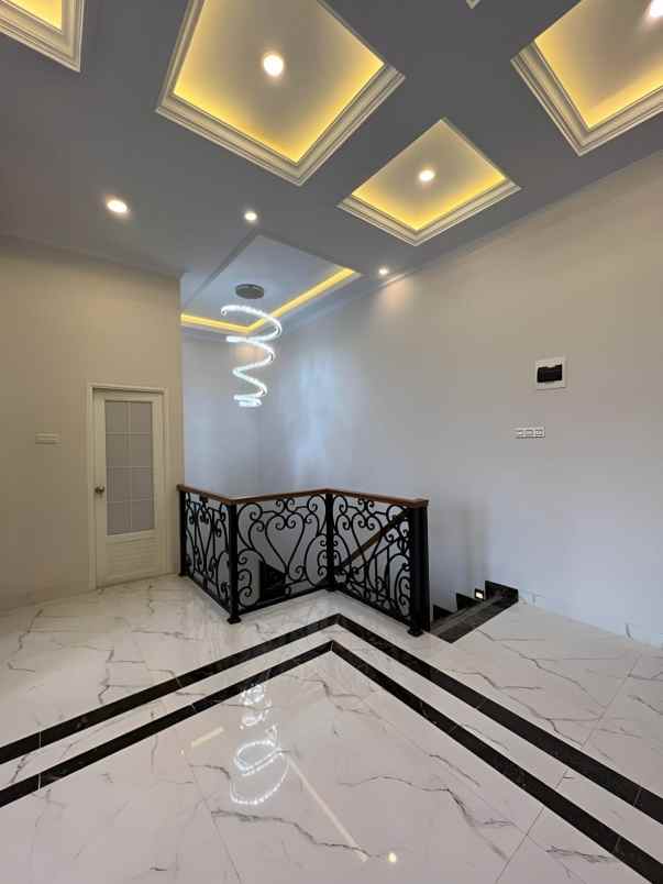 rumah mewah american classic di jagakarsa jaksel