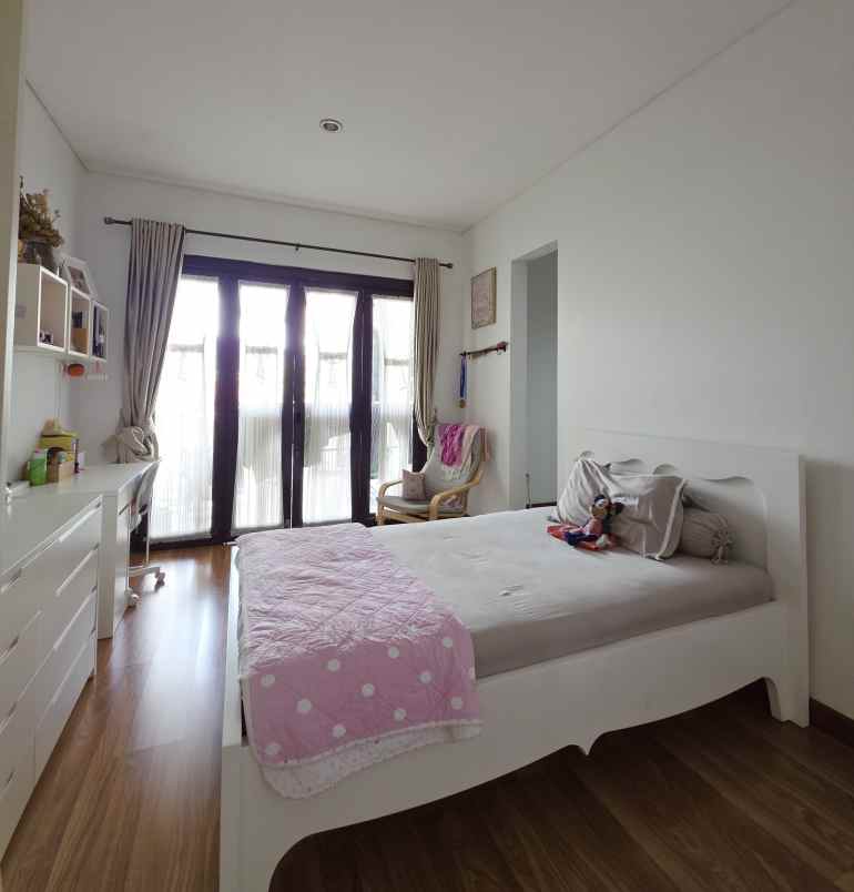 rumah mewah cluster asia tropis harapan indah bekasi