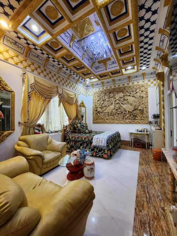 rumah mewah dgn lingkungan nyaman di kayu putih