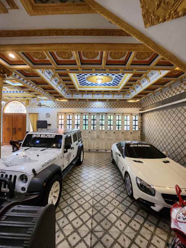 rumah mewah dgn lingkungan nyaman di kayu putih