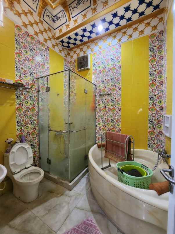 rumah mewah dgn lingkungan nyaman di kayu putih