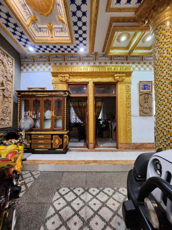 rumah mewah dgn lingkungan nyaman di kayu putih