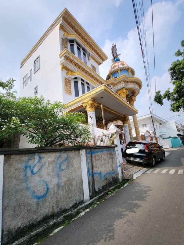 rumah mewah dgn lingkungan nyaman di kayu putih