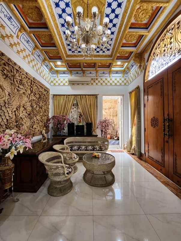 rumah mewah dgn lingkungan nyaman di kayu putih