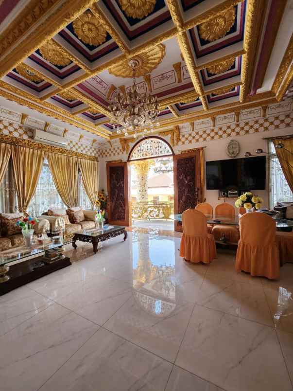 rumah mewah dgn lingkungan nyaman di kayu putih