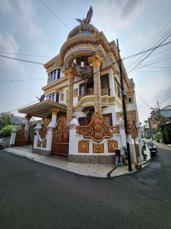 rumah mewah dgn lingkungan nyaman di kayu putih
