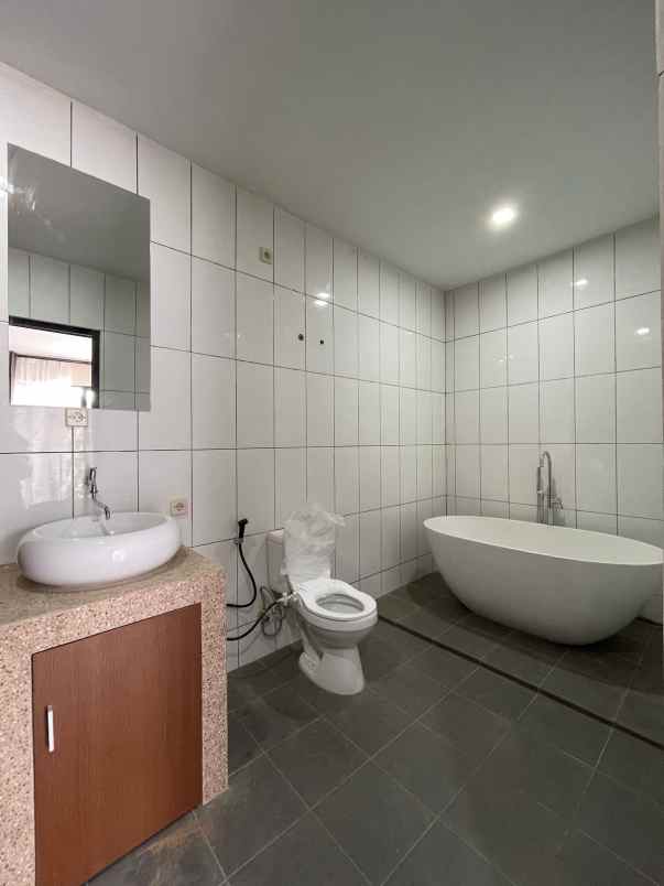 rumah mewah villa dekat bandara adisucipto jogja