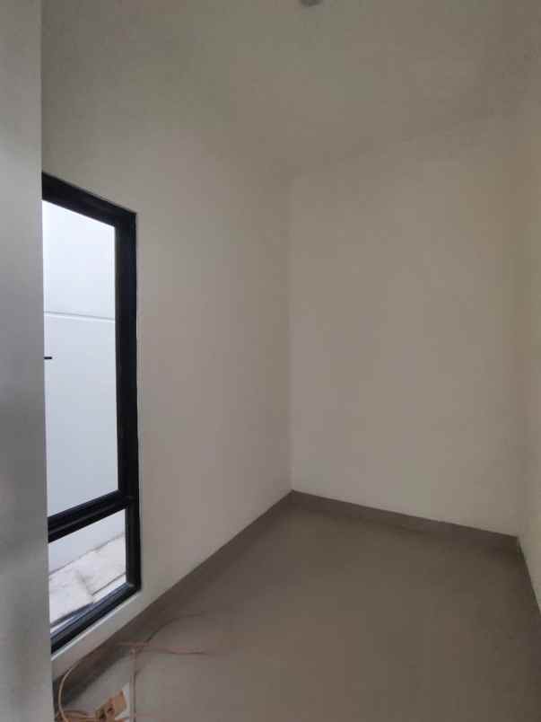 rumah minimalis dijalan utama area tapos depok