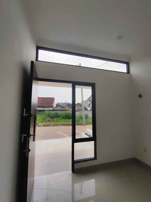 rumah minimalis dijalan utama area tapos depok