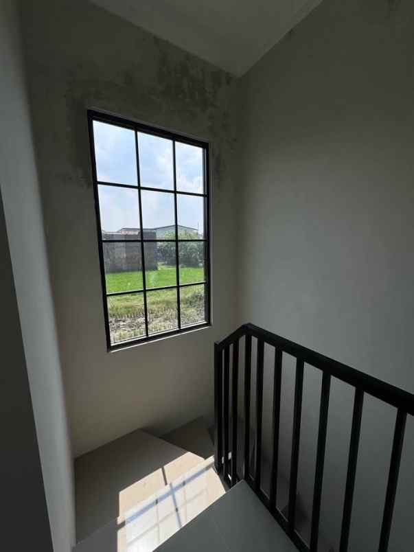 rumah modern 2 lantai lokasi di sukun malang