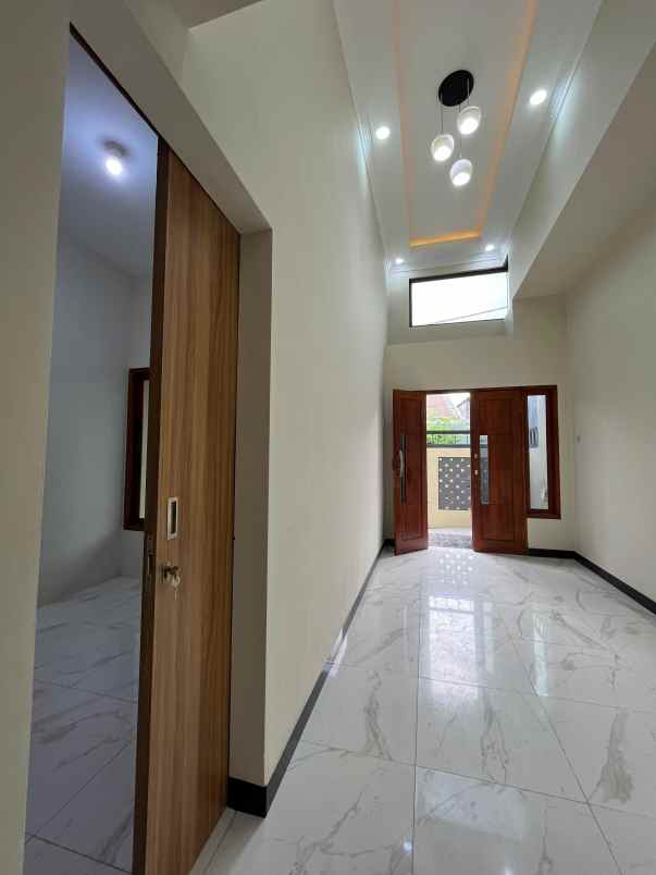 rumah modern clasic 200 jutaan