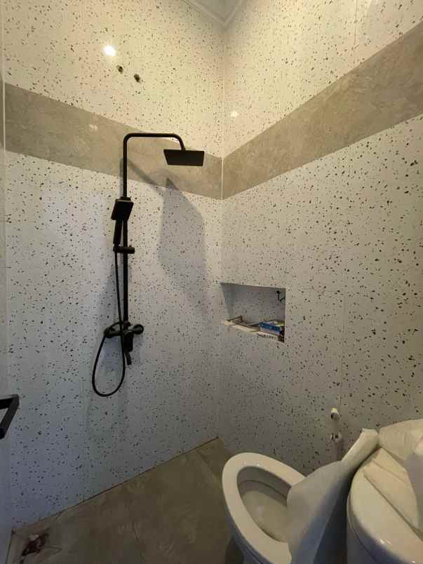 rumah modern klasik dekat rs akademik ugm