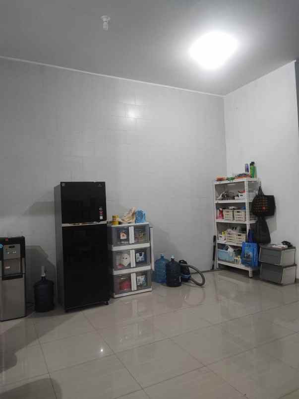 rumah mulyosari tengah strategis