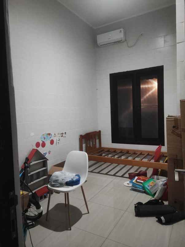 rumah mulyosari tengah strategis