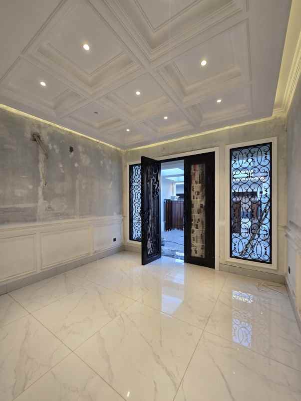 rumah nyaman desain american classic di cempaka putih