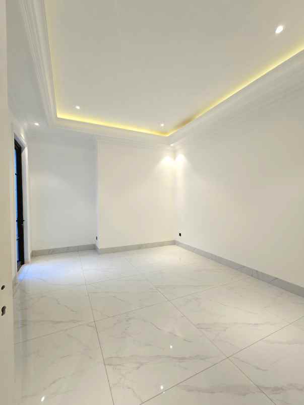 rumah nyaman desain american classic di cempaka putih