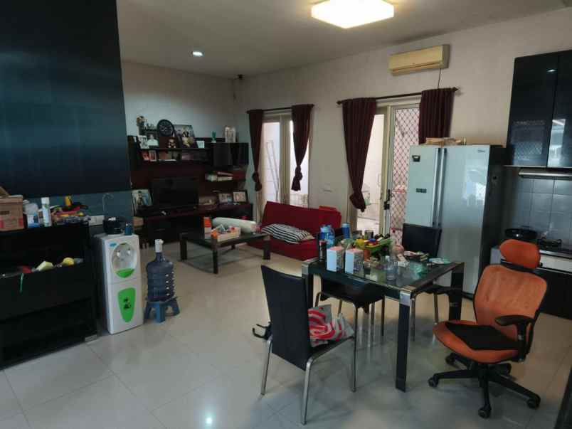 rumah pakuwon city san diego minimalis strategis