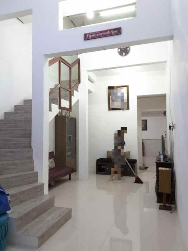 rumah pusat kota surabaya harga pinggir kota