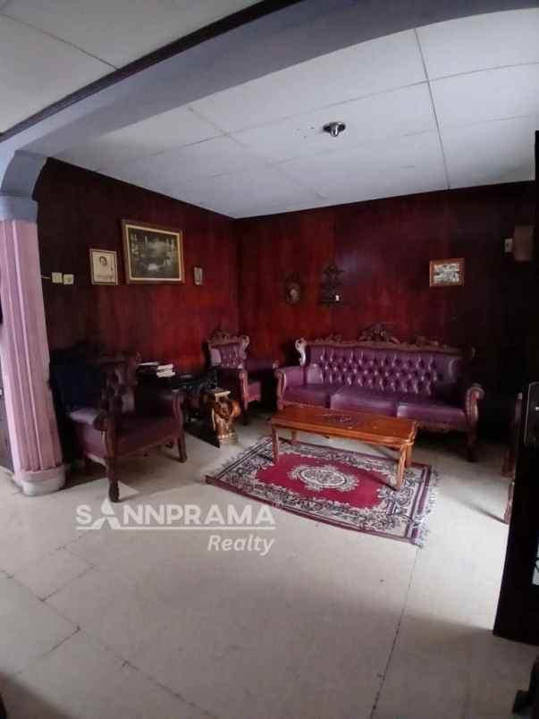 rumah second hook luas di perumnas beji rilin