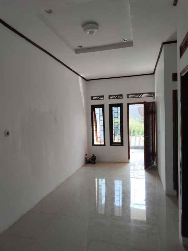 rumah second kondisi bangunan bagus bebas banjir