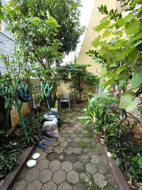 rumah second lokasi strategis di tanjung barat jaksel