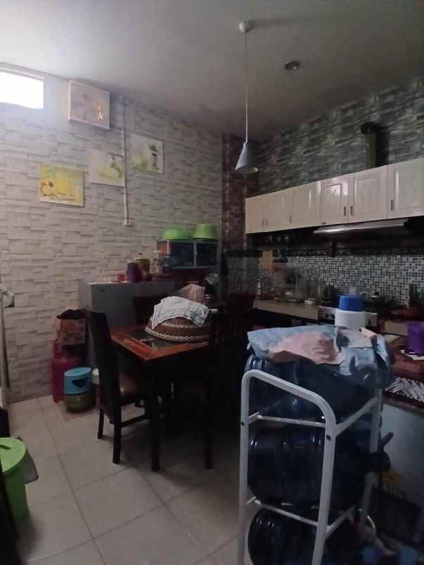 rumah second terawat di kav ui barat tanah baru depok