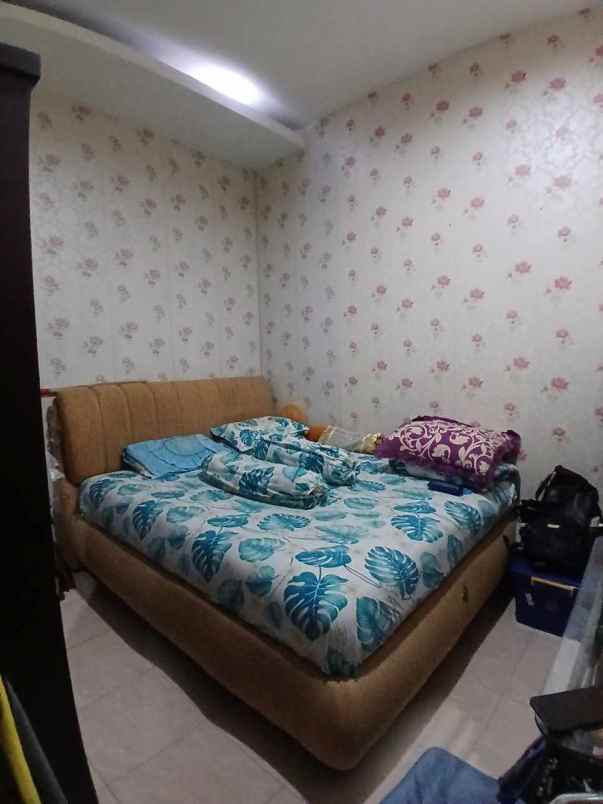 rumah second terawat di kav ui barat tanah baru depok